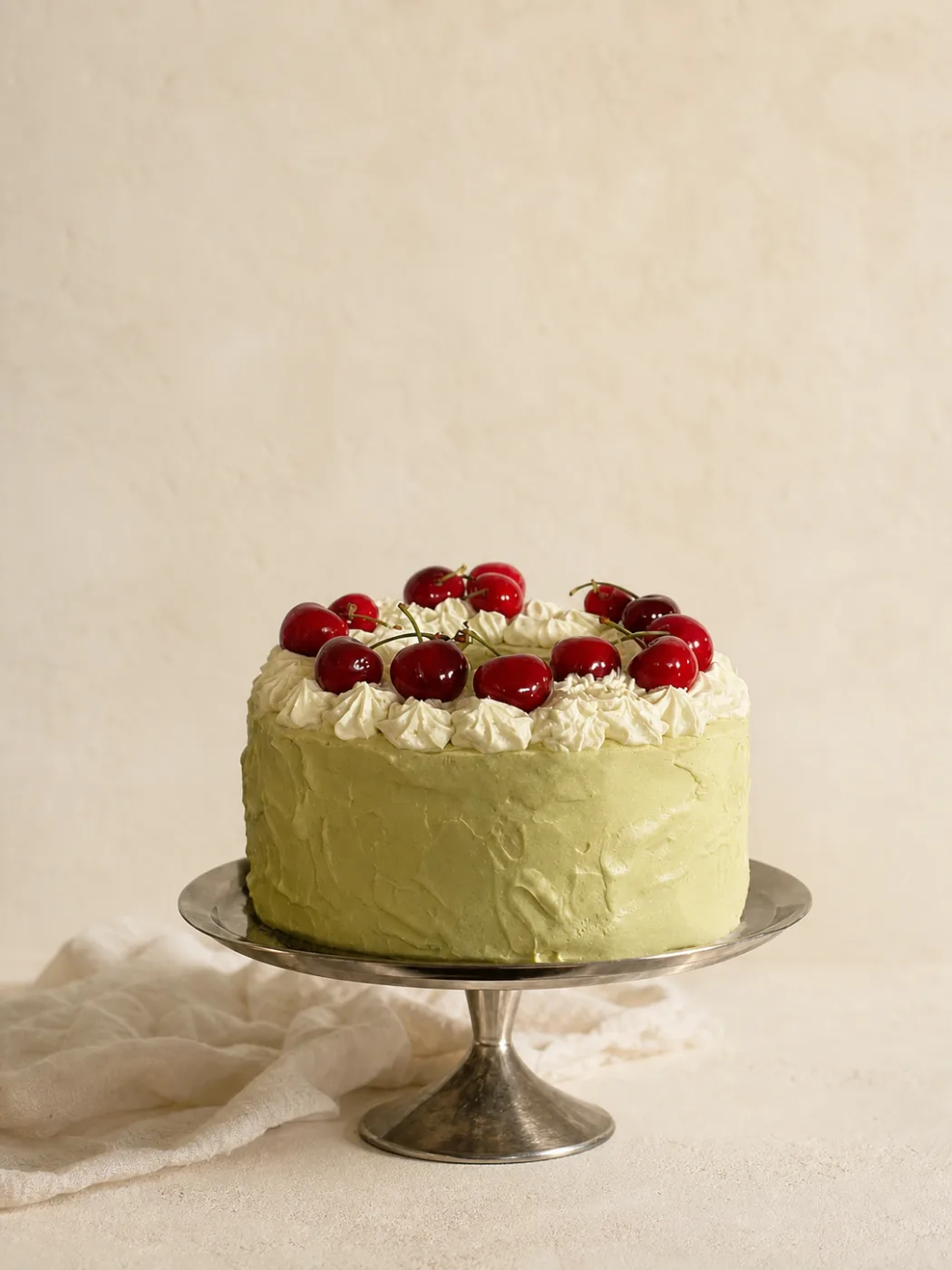 Pistacijų tortas su vyšniomis